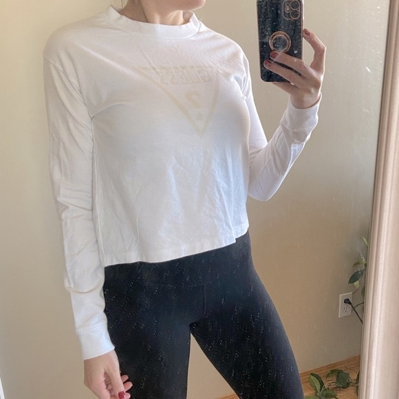 ⭐️2 FOR $20⭐️ Guess White Cropped Sweatshirt. Fits medium. - Picture 2 of 7